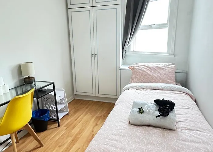 Single Room Near Bayswater Close To Tube & Bus