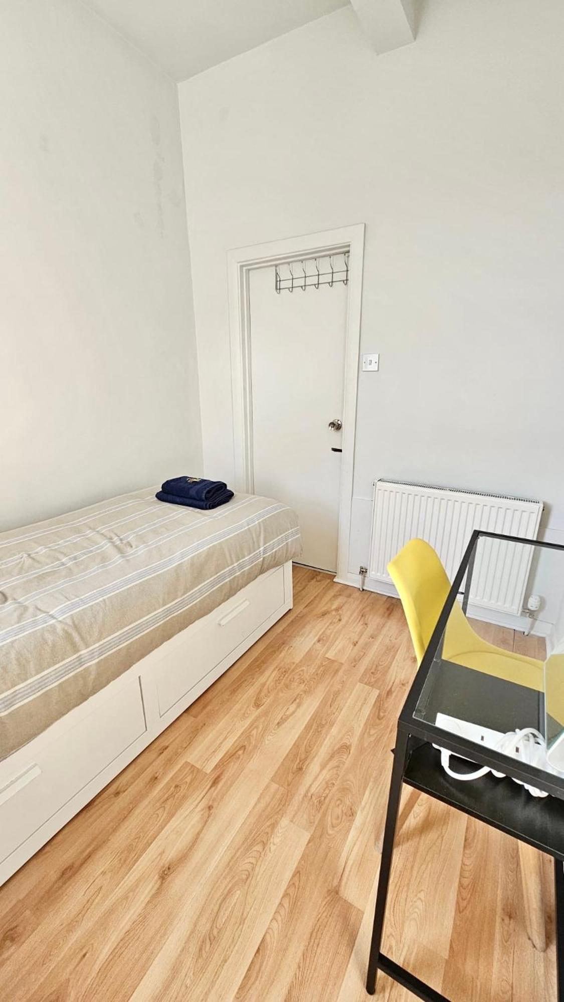Single Near Bayswater Close To Tube & Bus London